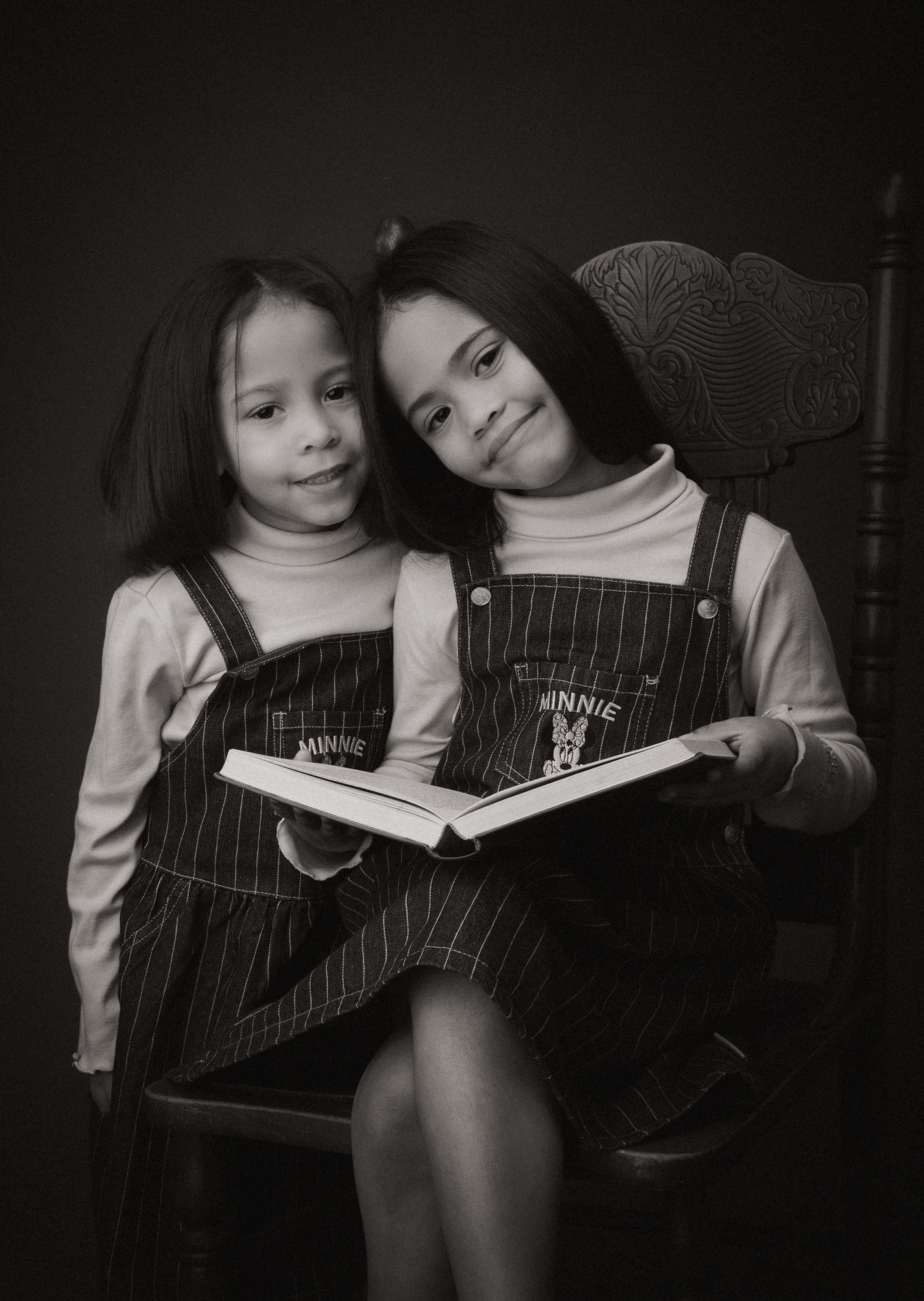 Black and white portrait of two sisters